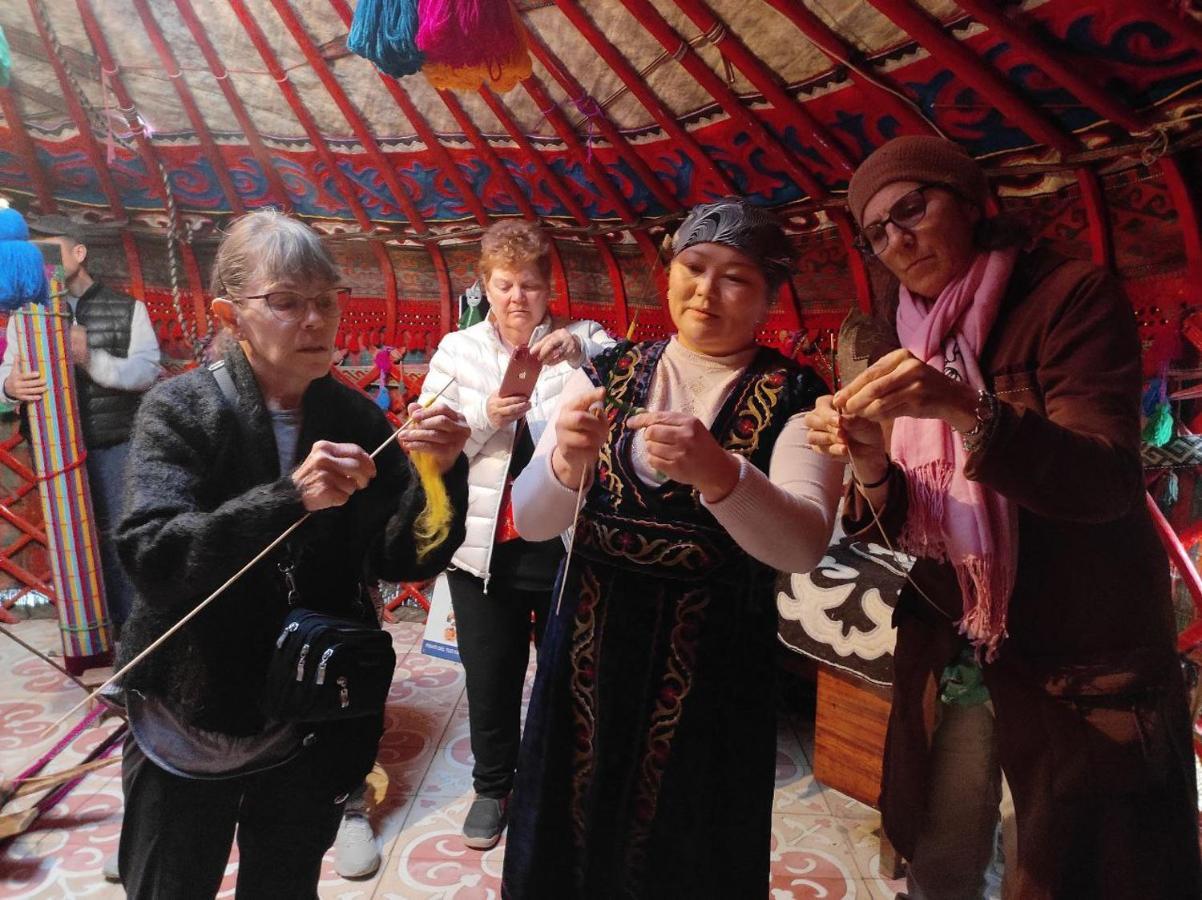 Naryn Guest House Extérieur photo