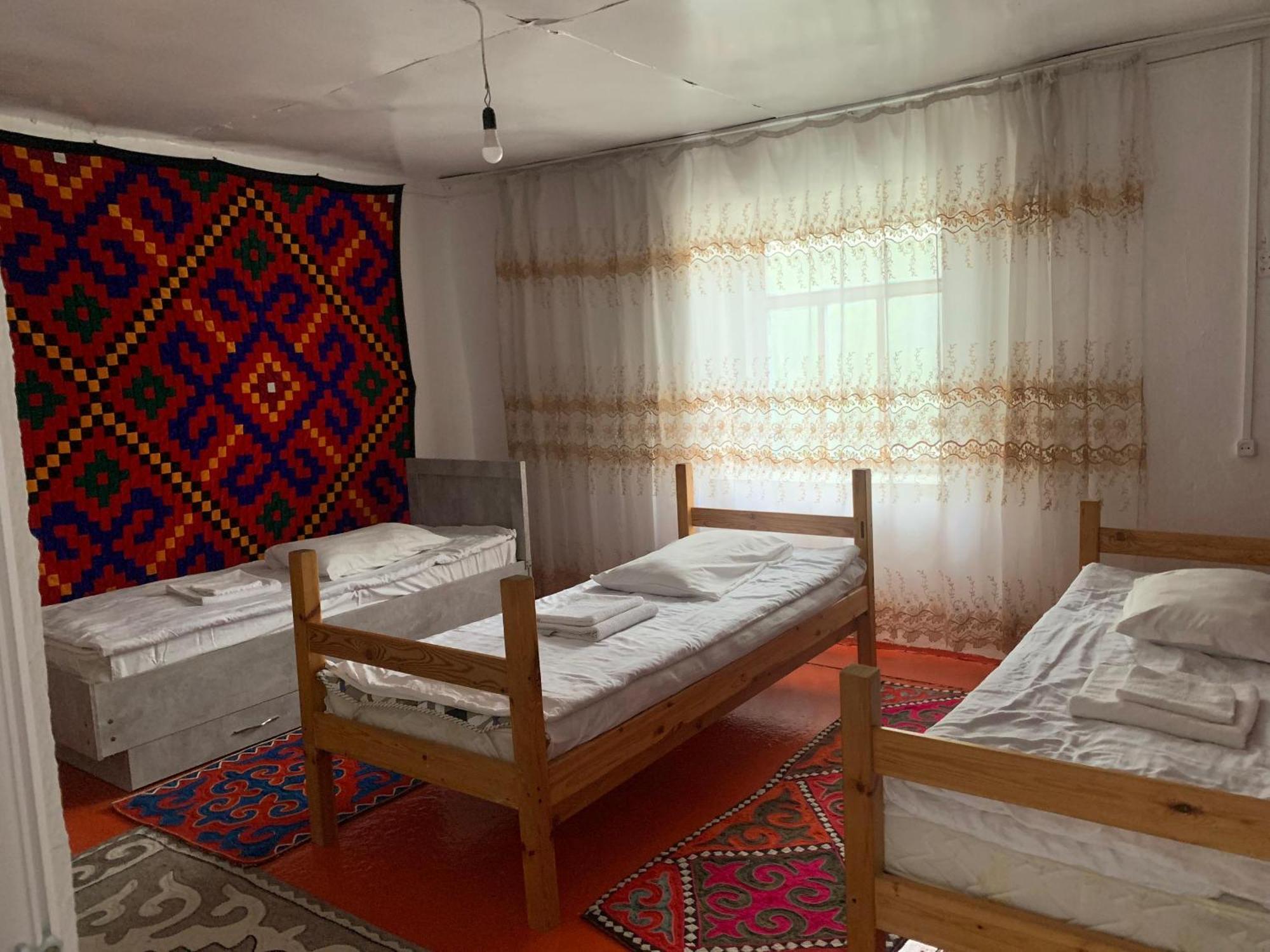 Naryn Guest House Extérieur photo