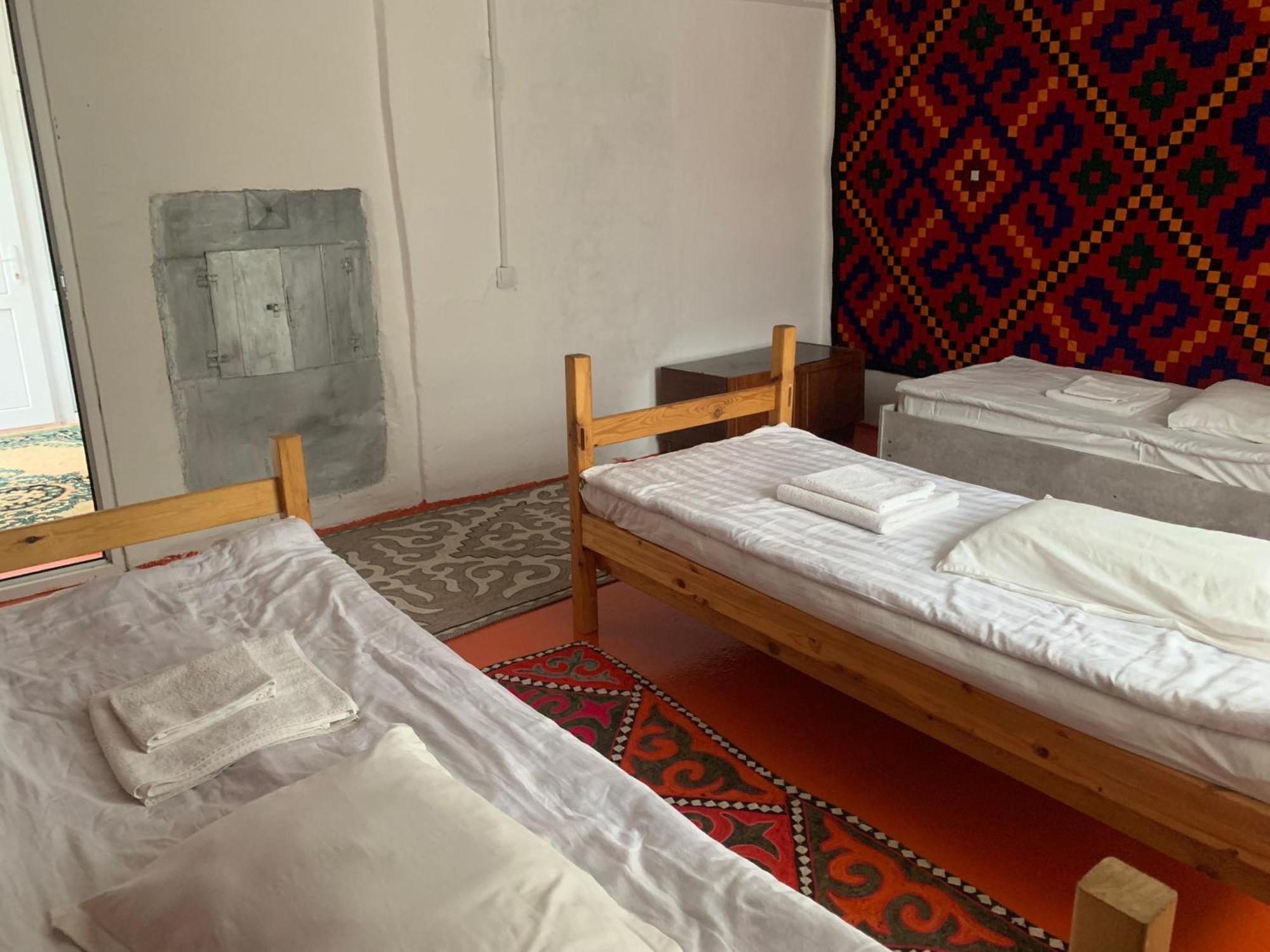 Naryn Guest House Extérieur photo