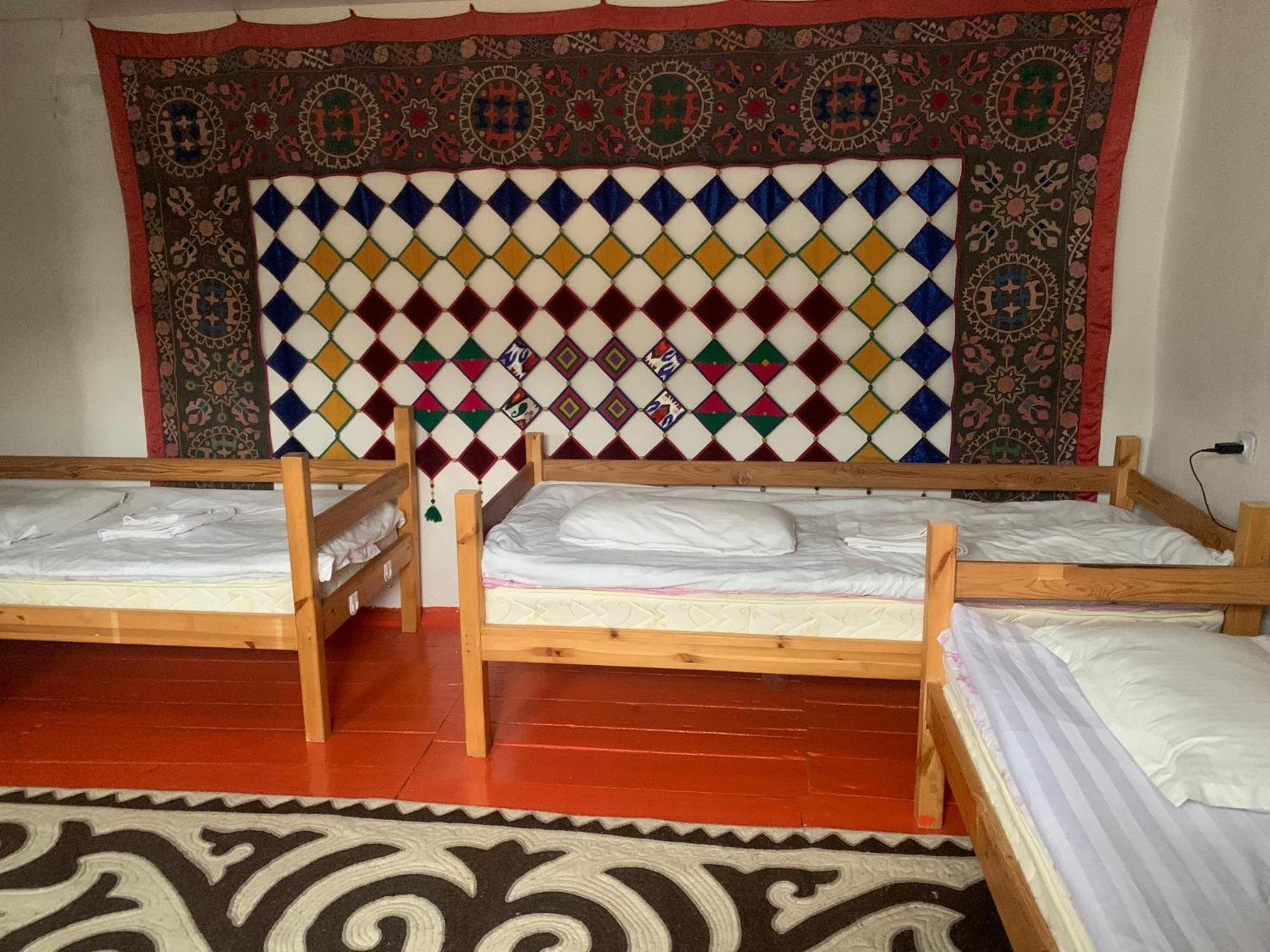 Naryn Guest House Extérieur photo
