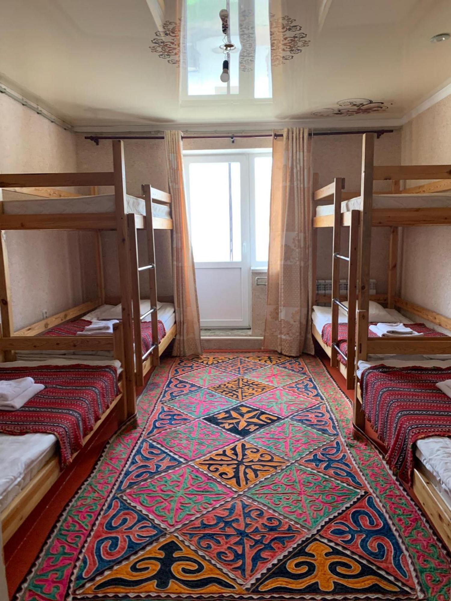 Naryn Guest House Extérieur photo
